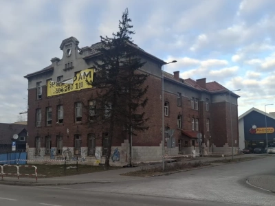Dawna szkoła znów na celowniku inwestora. Chce ją przekształcić w blok