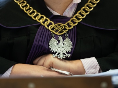 Spisek dentysty i ortopedy? Bójka, mgła mózgowa, płonące auto i finał w sądzie