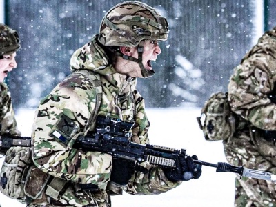 Ukraina i Zachód odpowiedzą zbrojnie, jeśli Rosja złamie pokój – Financial Times