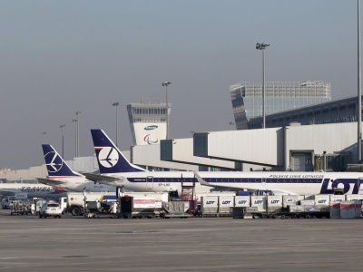 Wybuch w śmieciarce przy lotnisku w Warszawie. Nikomu nic się nie stało, teren zabezpieczony