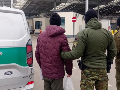 Służby wyprowadziły cudzoziemców. Obcokrajowcy dopuścili się poważnych przestępstw