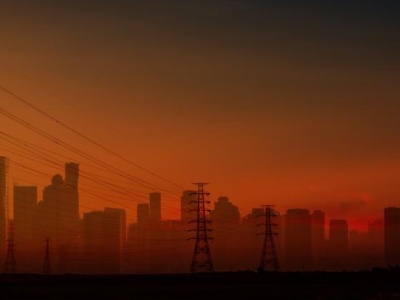 Stan polskiej sieci elektroenergetycznej 2026: Czy grozi nam blackout przez auta elektryczne?