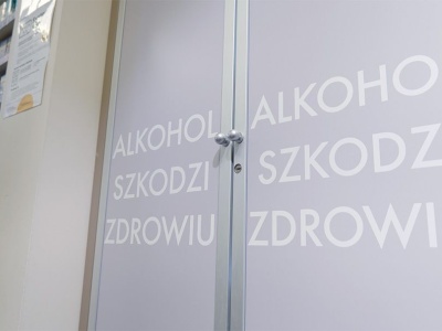Sektor paliwowy testuje nowy model sprzedaży alkoholu. Rusza pilotaż sprzedaży bezwitrynowej