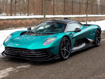 Aston Martin Valhalla w Polsce! Cudeńko warte ponad 4 mln złotych  trafił do Sądeczanina