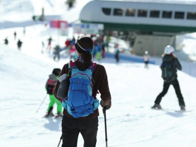 3-latek na stoku próbował wbić kij w oko dziewczynce. 