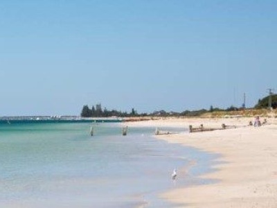 13-letni Australijczyk wykonał „ponadludzki” wyczyn, ratując uwięzioną na morzu rodzinę