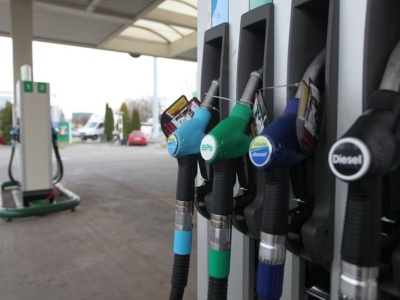 Ministerialne wyliczenia obnażają mity o taniej jeździe. Elektryk już nie wygrywa