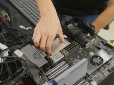 Ekstremalne podkręcanie Intel Xeon 698X. Pobór mocy przekroczył 2100 W