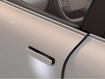 Zakaz ukrytych klamek w autach elektrycznych. To rekacja na śmiertelne wypadki