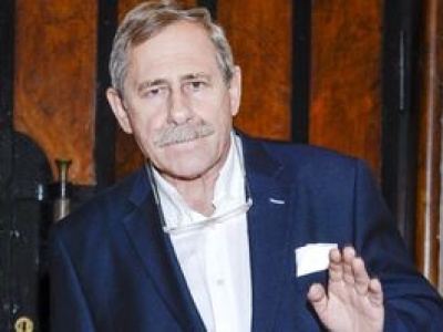 Zauroczył się o 10 lat aktorką. 