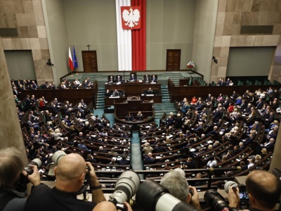 Sensacyjny sondaż poparcia partyjnego! Idealny remis i pat w Sejmie!