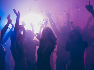 Londyński klub zorganizował imprezę tylko dla wysokich. Wstęp od 183 cm wzrostu wywołał burzę w sieci