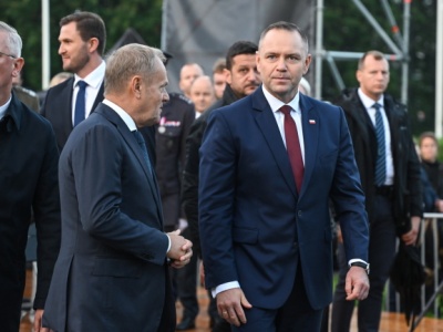 Polska politycznie rozdarta na pół: Poparcie dla partii opozycyjnych równe poparciu dla formacji rządzących