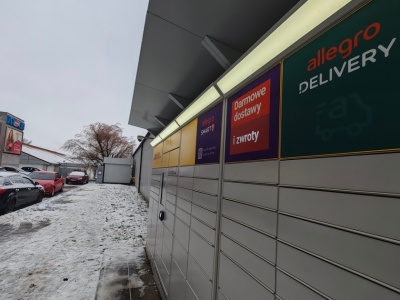 Konkurent InPostu rośnie w siłę. Ustawia automaty przy Biedronkach