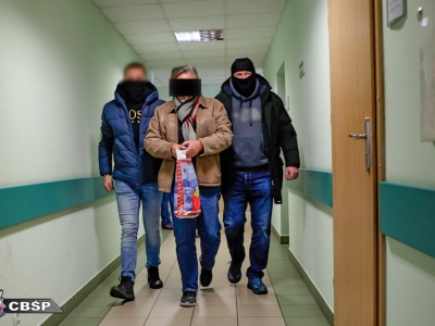 Akcja CBŚP i FBI w Polsce. Zatrzymano byłego urzędnika NATO. W tle wielka afera korupcyjna