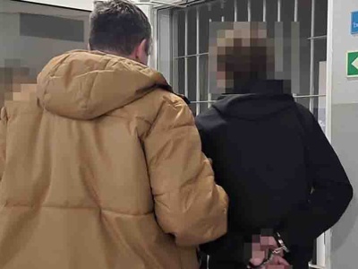 Atak nożownika pod sklepem. Bez powodu zadał ciosy 51-latkowi. Ofiara w ciężkim stanie była operowana