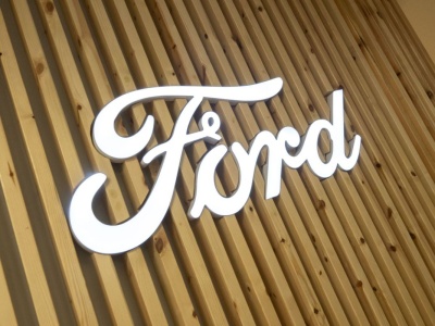 Ford idzie śladem Mazdy. Amerykański producent chce wziąć gotowe samochody od chińskiego giganta. Mamy odpowiedź Forda