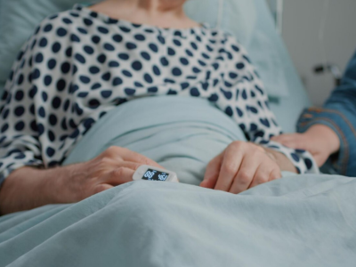 Coraz więcej osób wymaga opieki długoterminowej. Czy ZOL-e staną się naszą przyszłością?