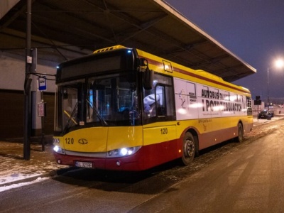 „Autobus dla bezdomnych i potrzebujących” pomaga rekordowej liczbie osób. 13 tysięcy wydanych poisłków