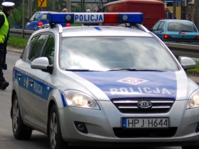 Mazdą w słup, a potem w rów