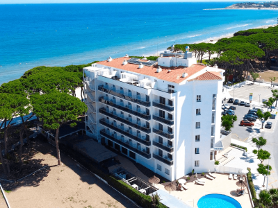 Majówka w pierwszej linii brzegowej 🏖️☀️Tydzień w 4* hotelu w Hiszpanii z wyżywieniem za 2529 PLN 🍹🤩
