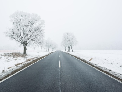 Gołoledź wraca do Polski. Kierowcy muszą zmienić nawyki