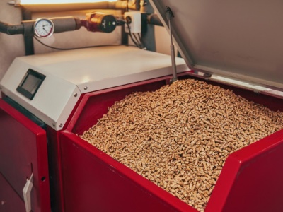 Brakuje pelletu w Polsce. Sprzedaż jest ograniczona, a ceny szybują