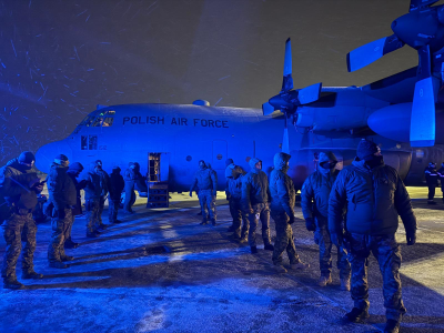 25 deportowanych Pakistańczyków odleciało z Krakowa wojskowym samolotem (Galeria)