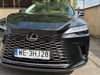 Odżałowali 104 700 zł i to się opłaciło. Największy SUV Lexusa sprzedaje się 4× lepiej od najmniejszego