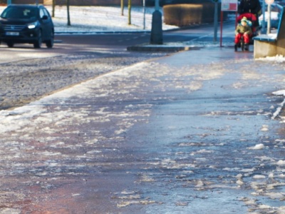 Gołoledź paraliżuje Niemcy, a sąd w Berlinie mówi „stop”. Mieszkańcy nie mogą sypać soli