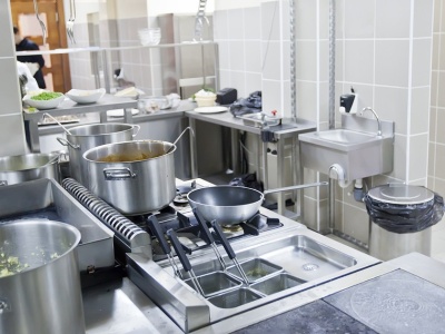 Masowe zatrucie po niedzielnym obiedzie w knajpie. W mięsie 