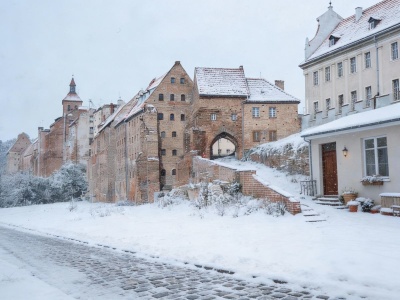 Polskie miasto z widokiem jak z pocztówki. Turyści je omijają, a jest naszą 