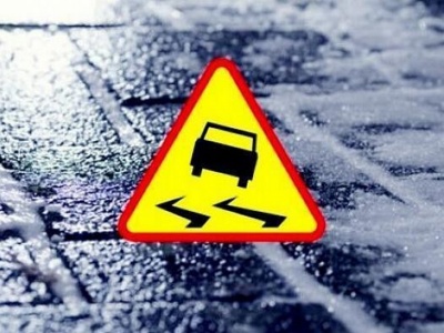 Uwaga! Marznący deszcz – bardzo trudne warunki na drogach