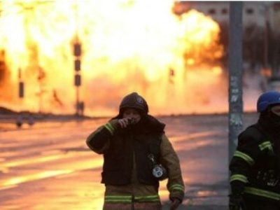 Eksplozje jedna za drugą i pożar widoczny z kilku kilometrów. Już wiadomo co się stało! (WIDEO)