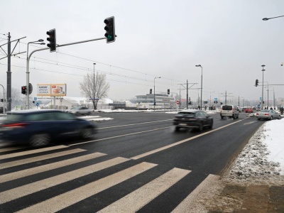 Lewoskręt bez świateł? Większość robi to intuicyjnie. Nie zawsze poprawnie