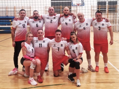 Sądeccy policjanci na podium w Rytrze. Turniej o Puchar Starosty rozgrzał halę do czerwoności