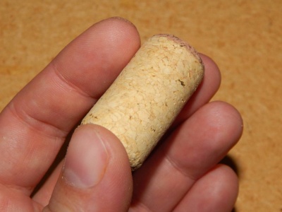 Nigdy nie wyrzucam go po wypiciu. Tnę w plasterki, przyklejam i mam spokój na lata