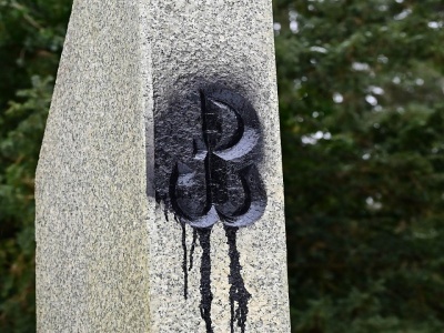 Pomnik AK pomazany czarną farbą. Sprawca nie będzie poszukiwany