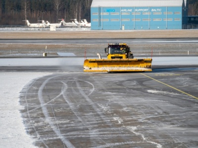 Lotniska regionalne kontra zima. Setki ludzi, miliony złotych i metrów kwadratowych