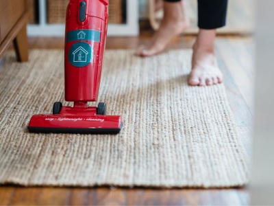 Eksperci przetestowali odkurzacze bezprzewodowe. Tych dwóch modeli lepiej unikać
