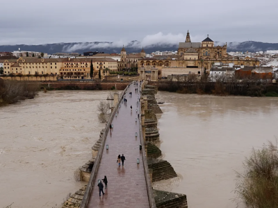 Burza Leonardo uderza w Hiszpanię i Portugalię, pozostawiając jednego zabitego i tysiące przesiedlonych