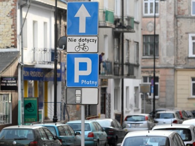 Cofanie na jednokierunkowej: spryt czy wykroczenie? Granica jest cienka