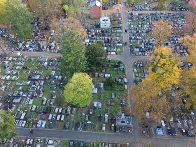 Bydgoskie parafie oddają zarządzanie cmentarzami. Ma to pomóc obniżyć koszty