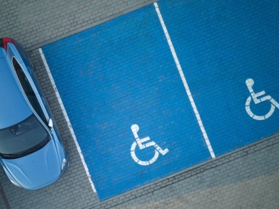 Przez taki absurd odholowują auta osobom z niepełnosprawnościami? RPO reaguje