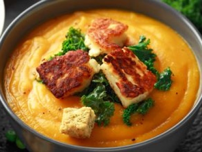 Do warzywnej zupy dorzucam śródziemnomorski ser. Od razu podkręca jej smak