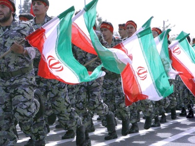 Rząd USA wezwał Amerykanów do opuszczenia Iranu. Ropa drożeje