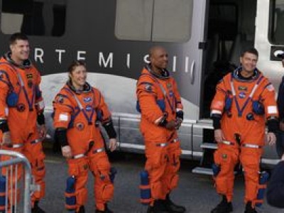 Powiew świeżości w NASA. Astronauci zabiorą iPhone'y na Księżyc