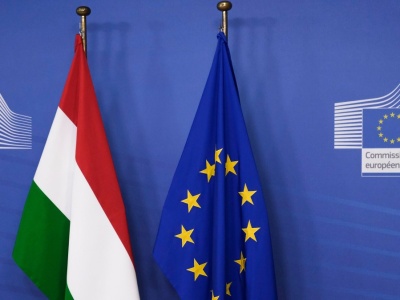 Węgierski plan SAFE do unijnej zamrażarki. KE poczeka na wynik wyborów?