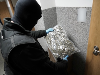 75 kilogramów narkotyków znalezionych w bydgoskim mieszkaniu nie trafi do sprzedaży