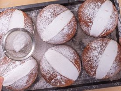 Pojawiły się w polskich cukierniach przed tłustym czwartkiem. Daleko im do rzymskiego klasyka